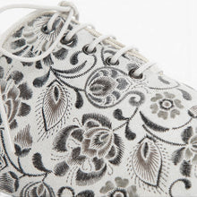 Tangolera Martin, Cream Flower Split sole. Reg Fit