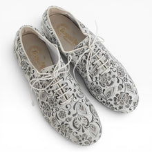 Tangolera Martin, Cream Flower Split sole. Reg Fit
