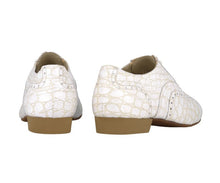 Necesita N100 White Snake, comfort mens Tango shoes, Size 41 Offer